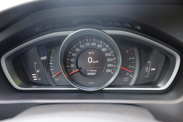 VOLVO V40 D2 2.0d UniPropietario Tagliandata per NEOPATENTAT
