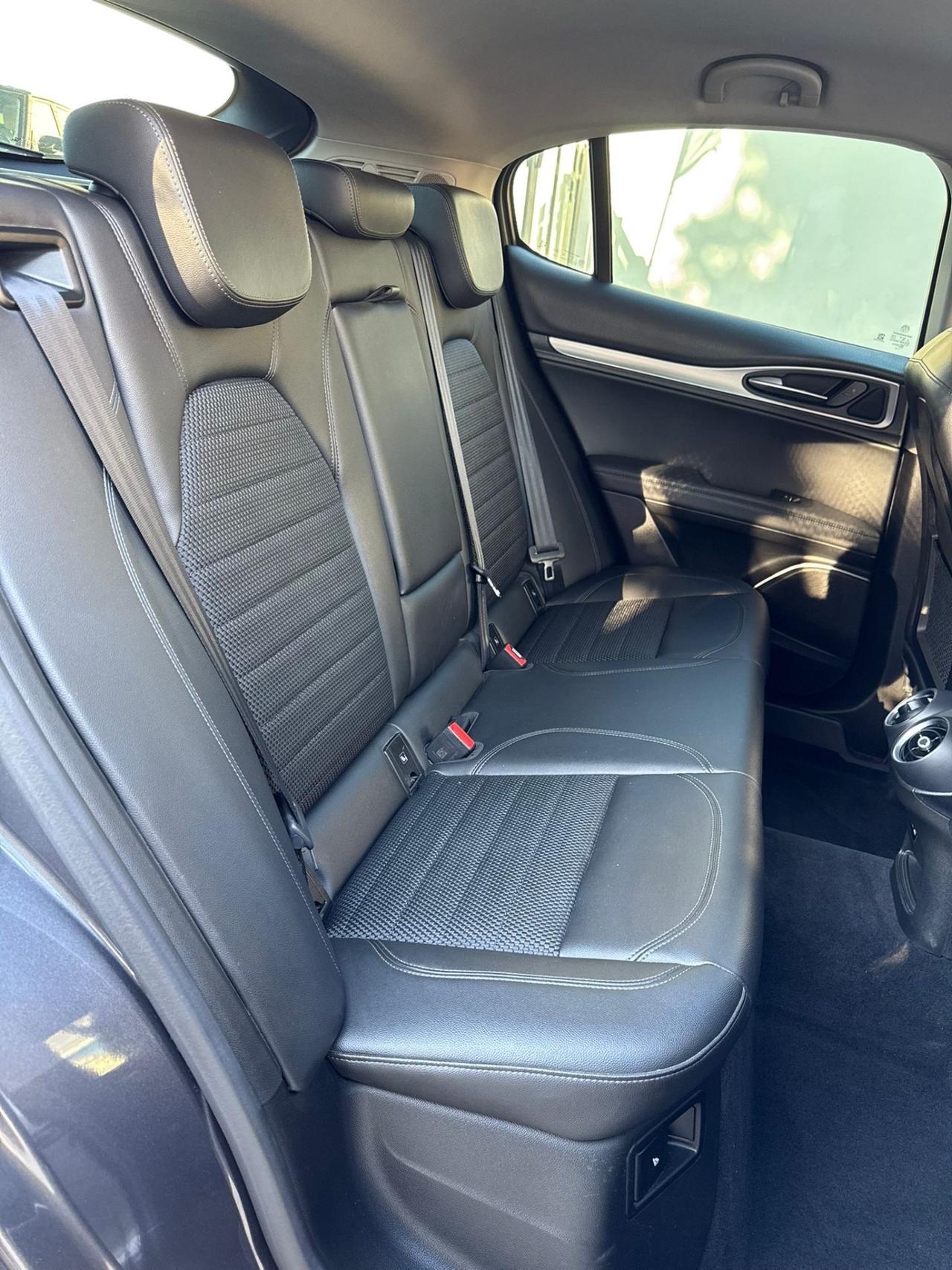 Alfa Romeo Stelvio 2.2 Turbodiesel 210 CV AT8 Q4 Veloce