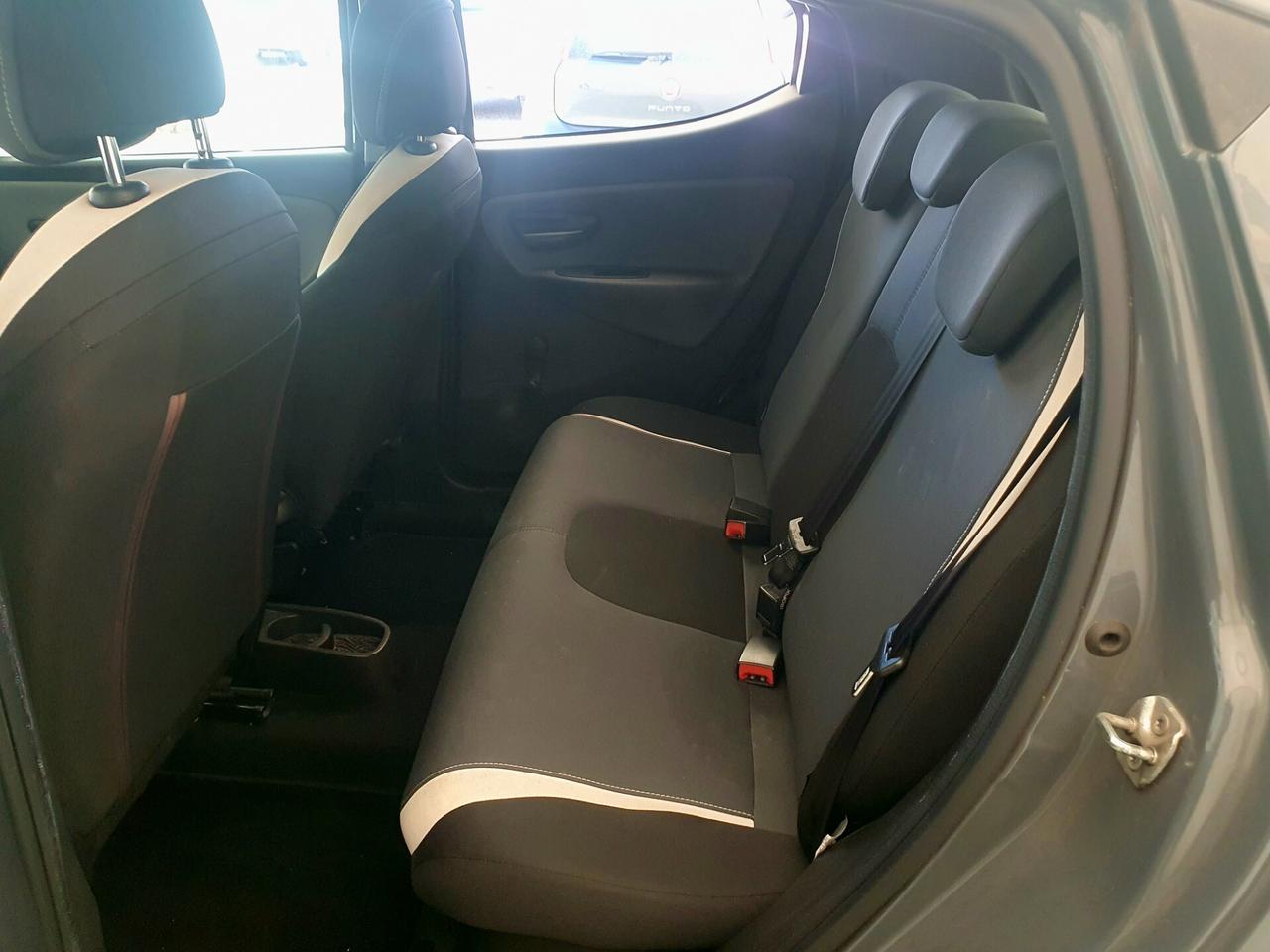 Lancia Ypsilon 1.2 BENZ. - 2014 - KM. 131.000 - NEOPATENTATI