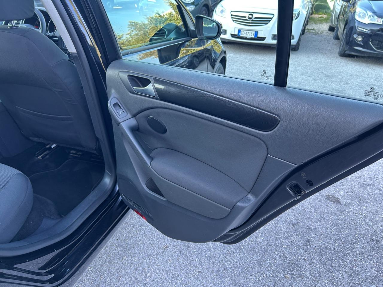 Volkswagen Golf 1.6 TDI DPF 5p