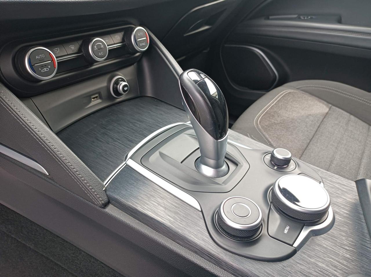 Alfa Romeo Stelvio 2.2 Turbodiesel 180 CV AT8 RWD Business