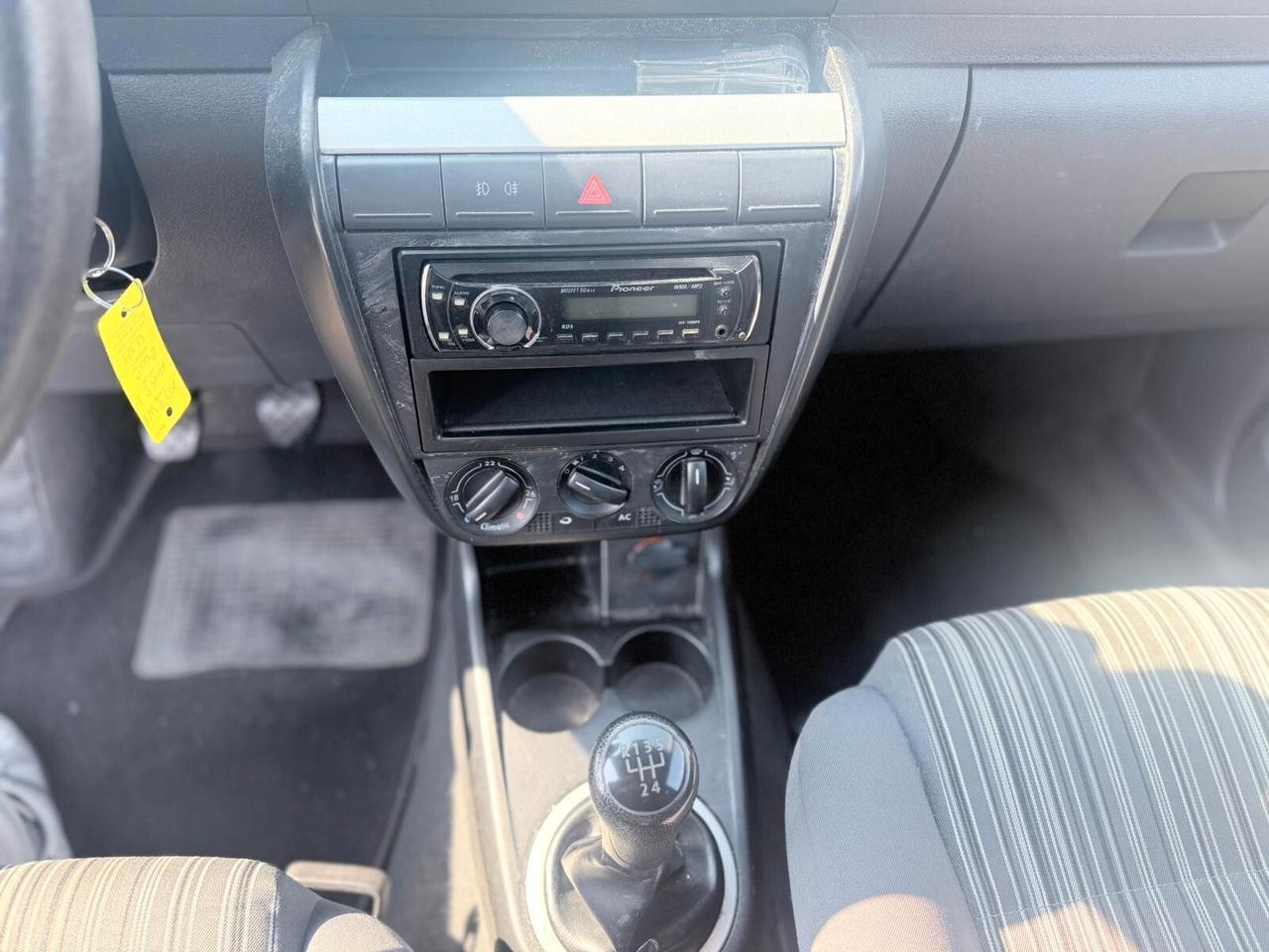 Volkswagen Fox 1.2 BENZINA 2009 NEOP.