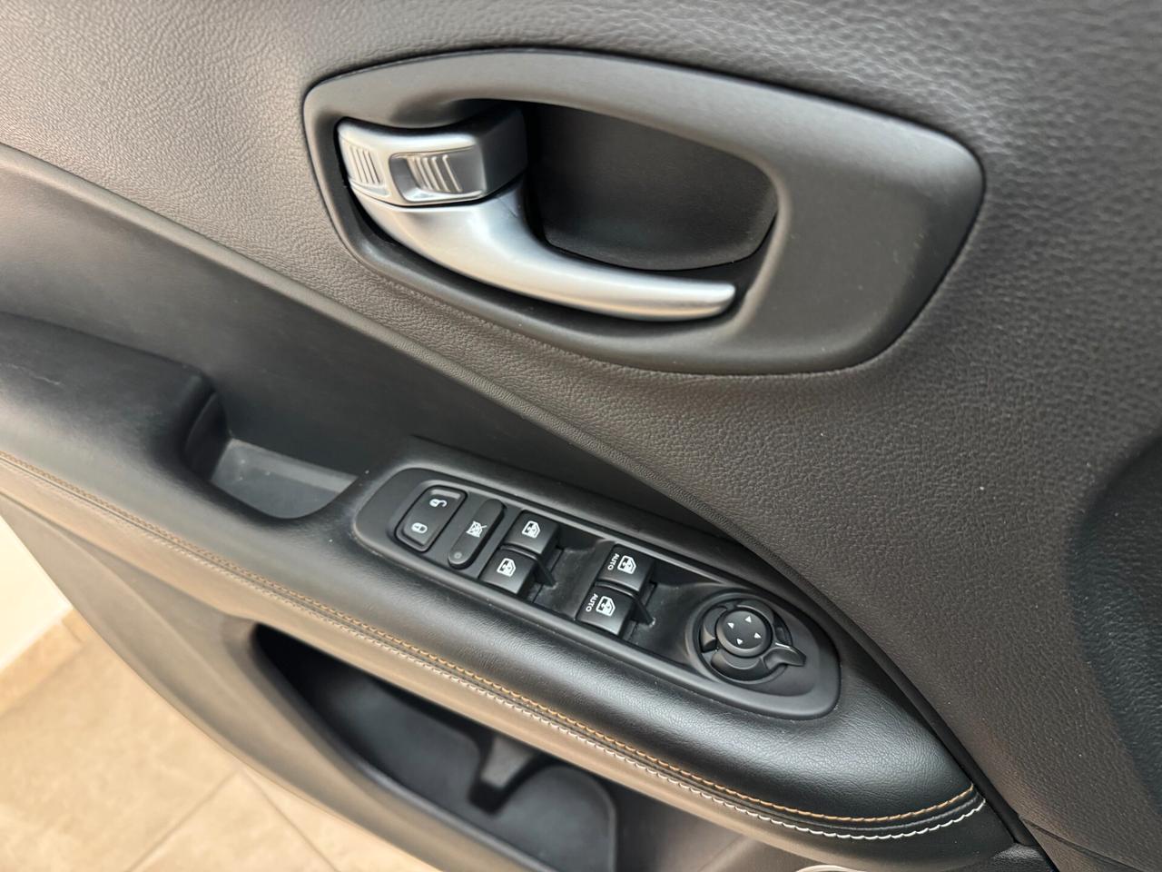 Jeep Compass Longitude / 1.6 Multijet 120cv / 2018