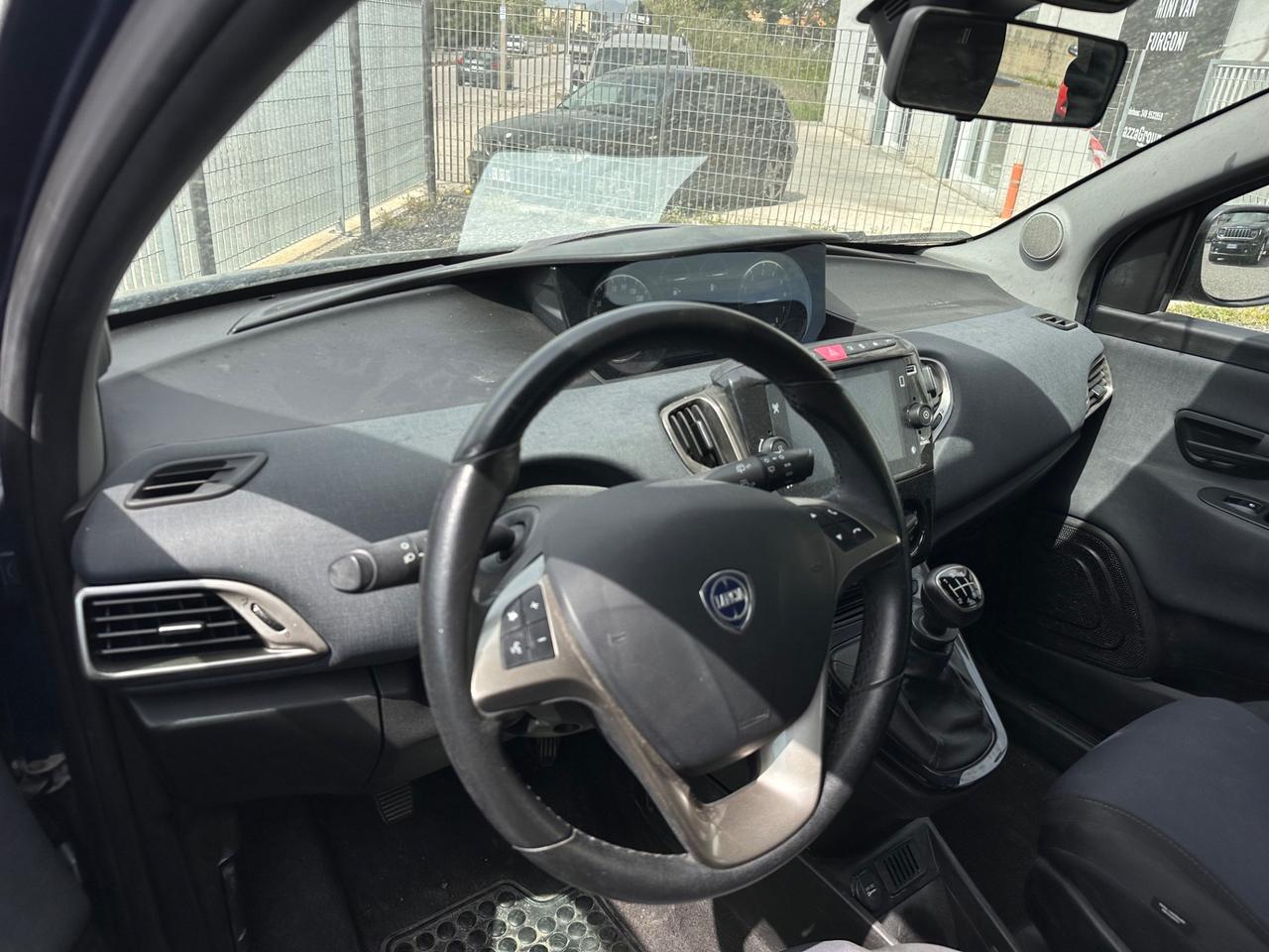 Lancia Ypsilon 1.0 FireFly 5 porte S&S Hybrid Ecochic Gold