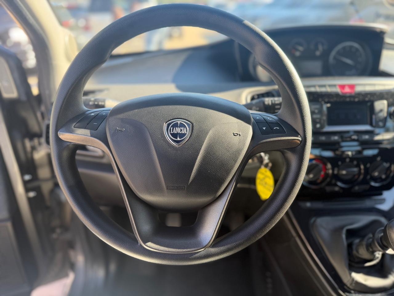 Lancia Ypsilon 1.0 FireFly 5 porte S&S Hybrid Ecochic Silver