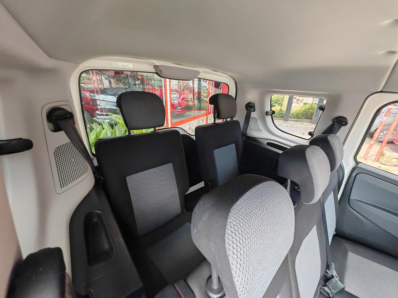 Fiat Doblo 1,6 diesel 02/2010 CV105 POSTI SETTE