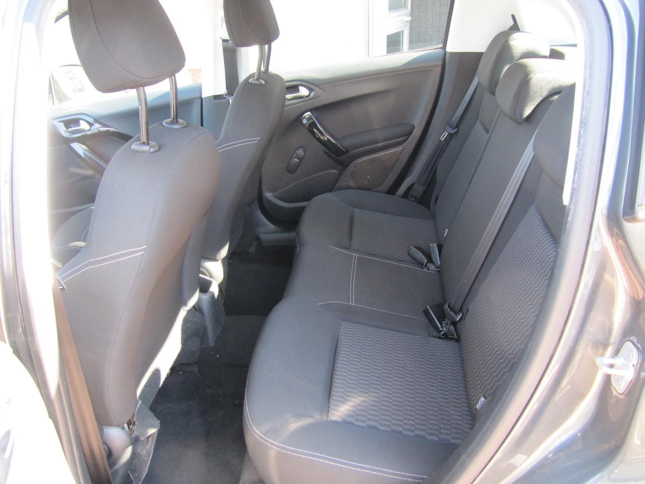 Peugeot 208 BlueHDi 75 5 porte Allure
