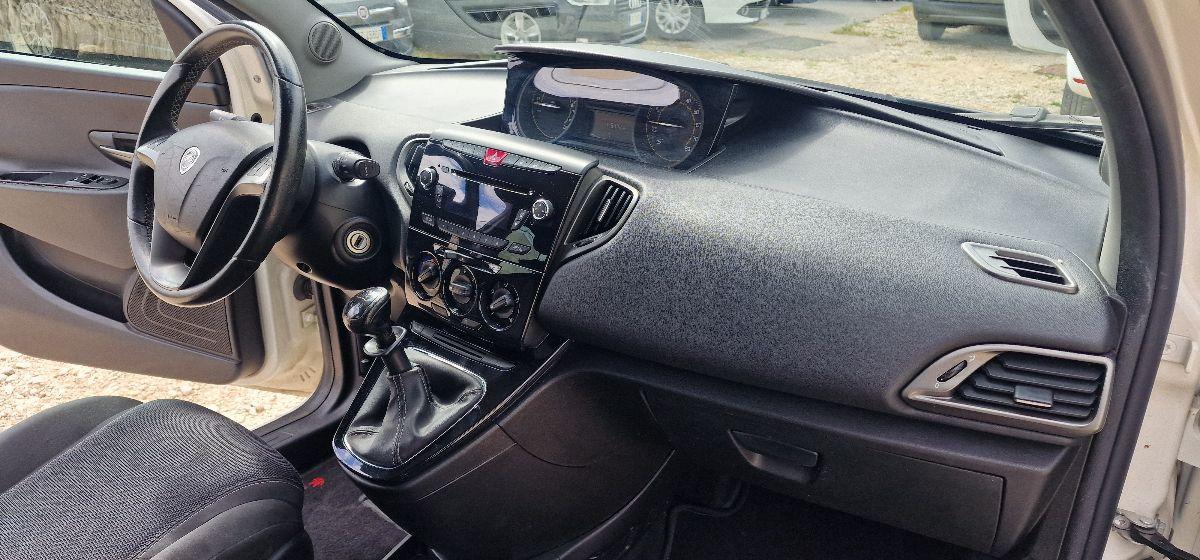 LANCIA Ypsilon 1.2 69 CV 5 porte GPL Ecochic S Momodesign