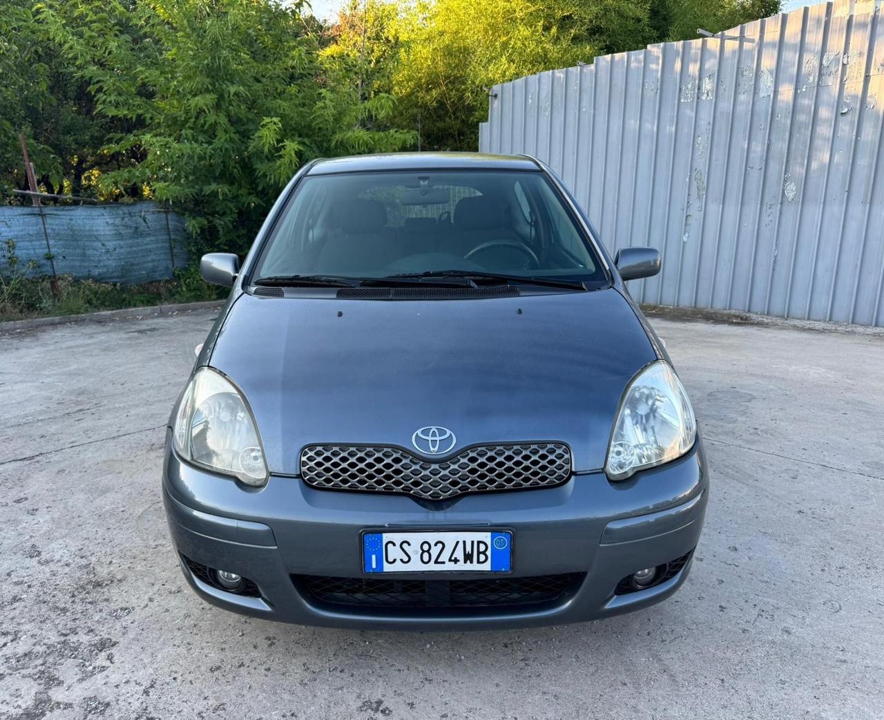 Toyota Yaris 1.0i 16V cat 3 porte Sol