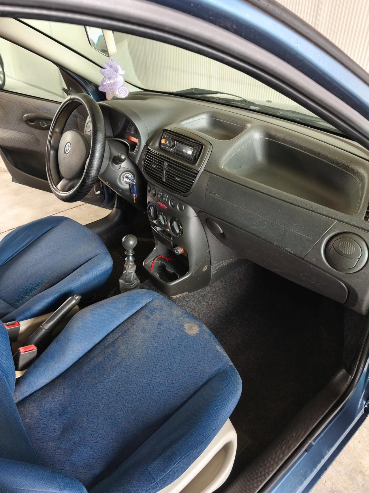 Fiat Punto 1.2i 5 porte