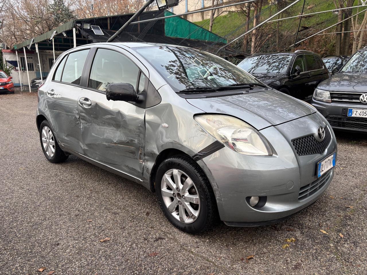 Toyota Yaris 1.3 5 porte sol OK NEOPATENTATI