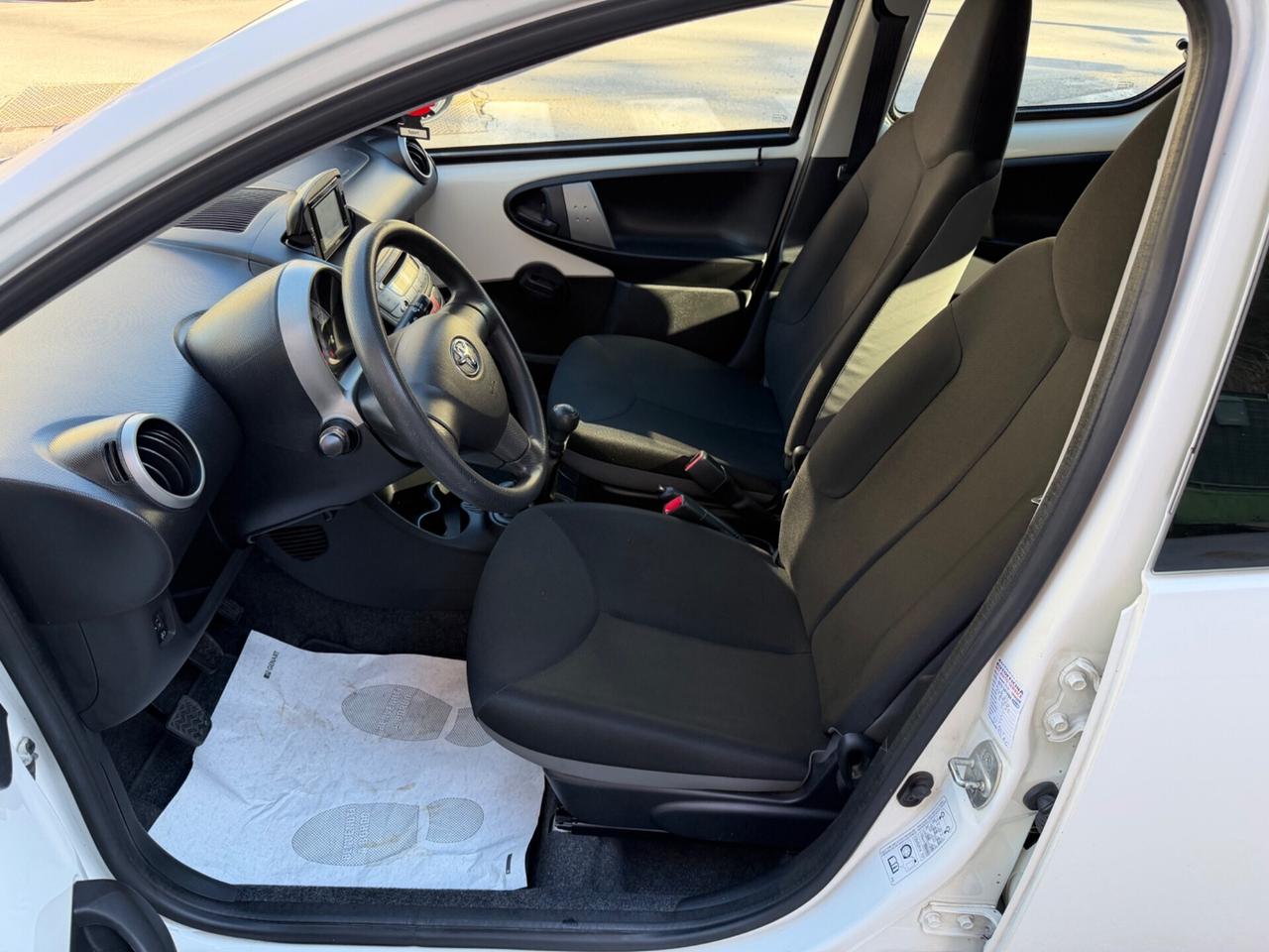TOYOTA AYGO 1.0 NEOPATENTATI 5 PORTE