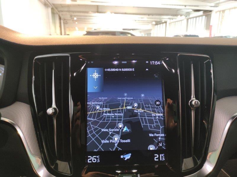 VOLVO V60 (2018-->) - V60 B4 (d) Geartronic R-Design