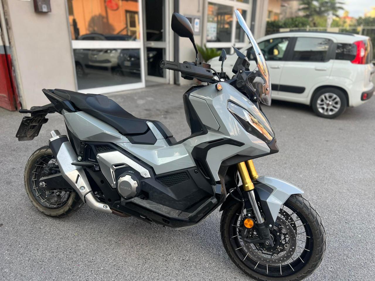 HONDA X ADV 750 NUOVOO 5 MILA KM POSSIBILITà PERMUTAA