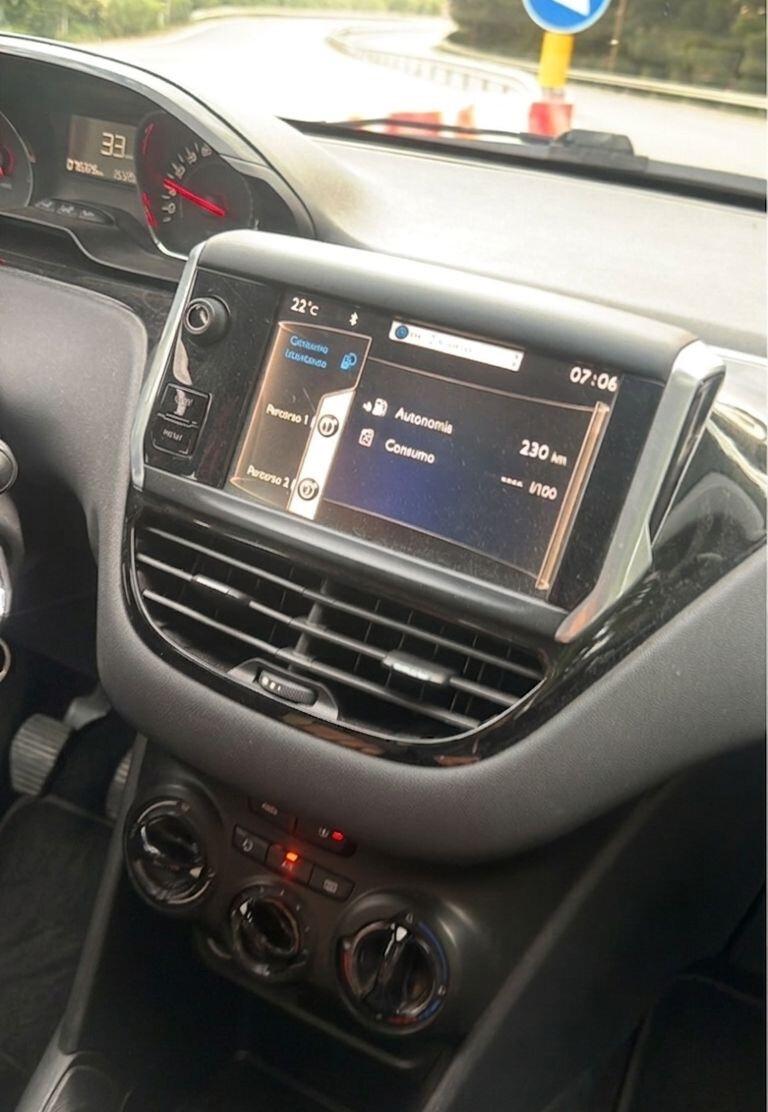 Peugeot 208 allure 1.2 benzina 5 porte specchietti richiudibili elettrici