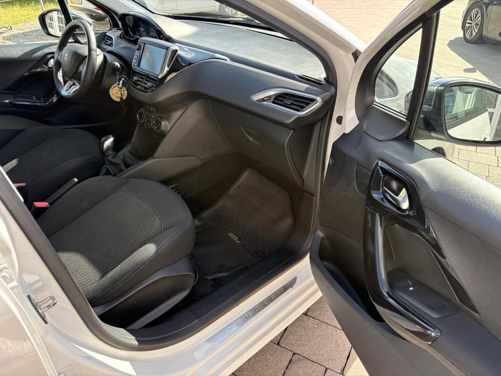 Peugeot 208 PureTech 5 porte Signature