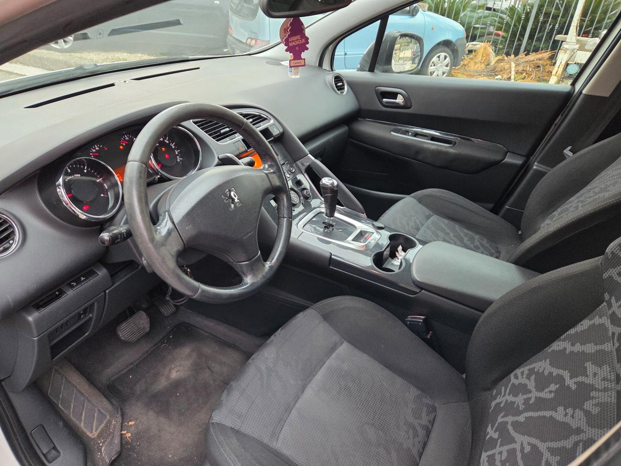 Peugeot 3008 1.6 HDi 110CV cambio robotizzato Tecno