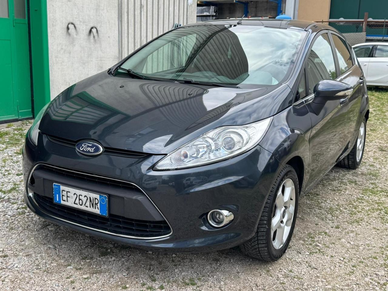 Ford Fiesta 1.4 TDCi 70CV 5 porte Titanium NEOPATENTATI