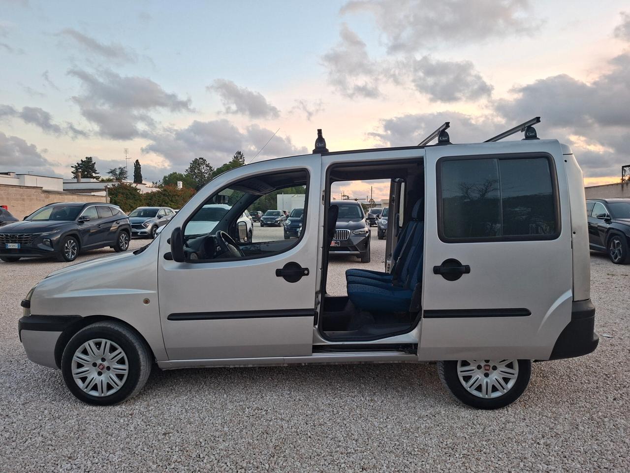 Fiat Doblò 105CV -5 POSTI *GANCIO TRAINO
