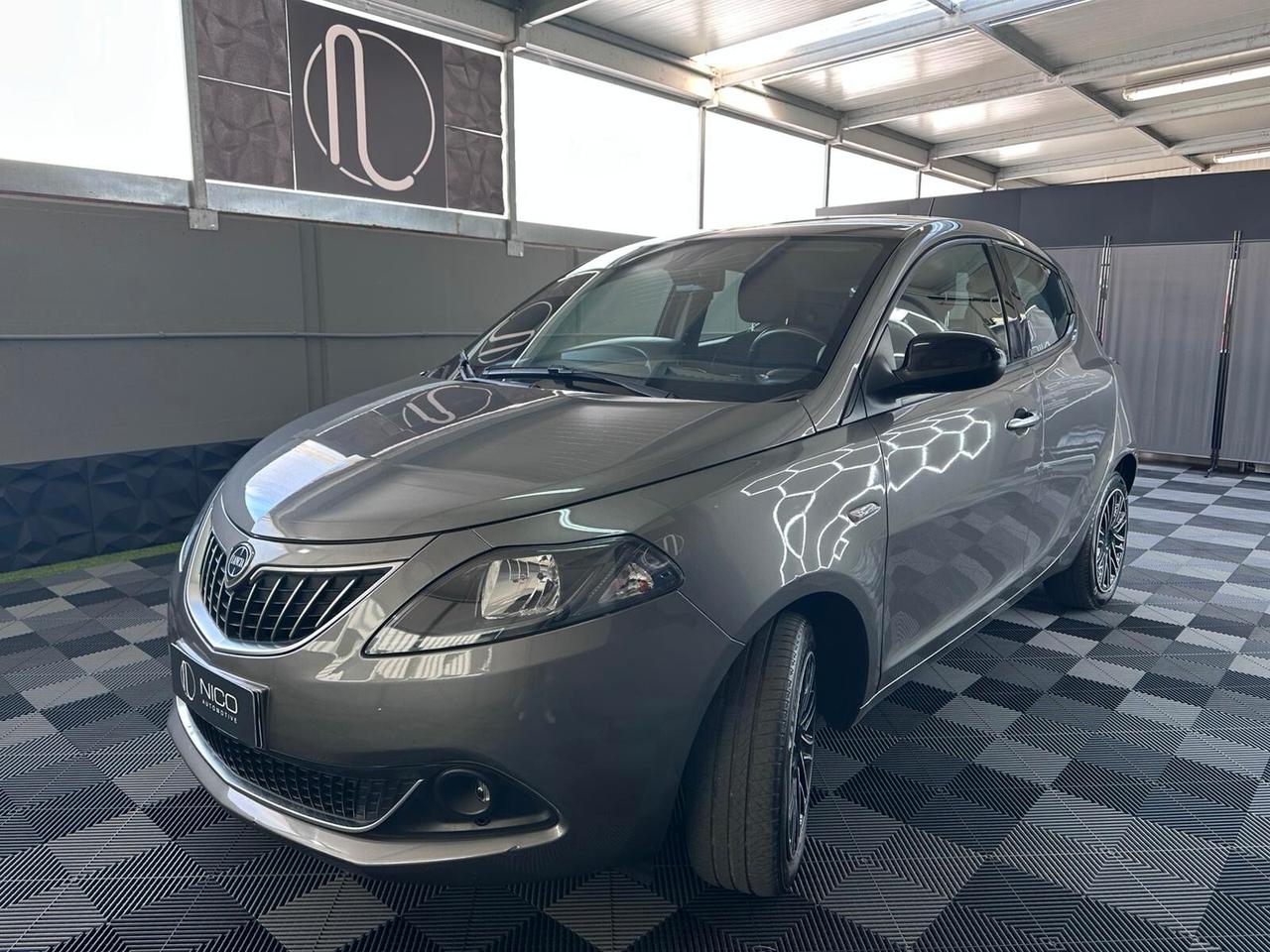 Lancia Ypsilon 1.0 FireFly 5 porte S&S Hybrid Alberta Ferretti