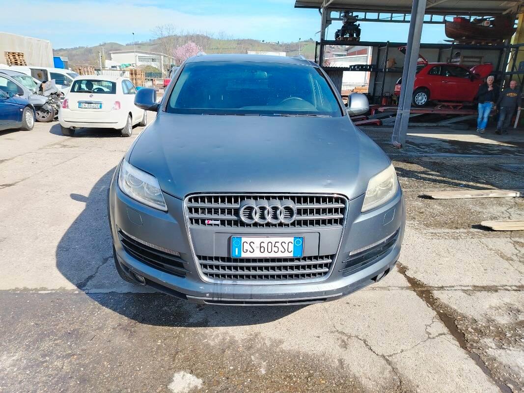 Audi Q7 3.0 V6 tdi quattro tiptronic