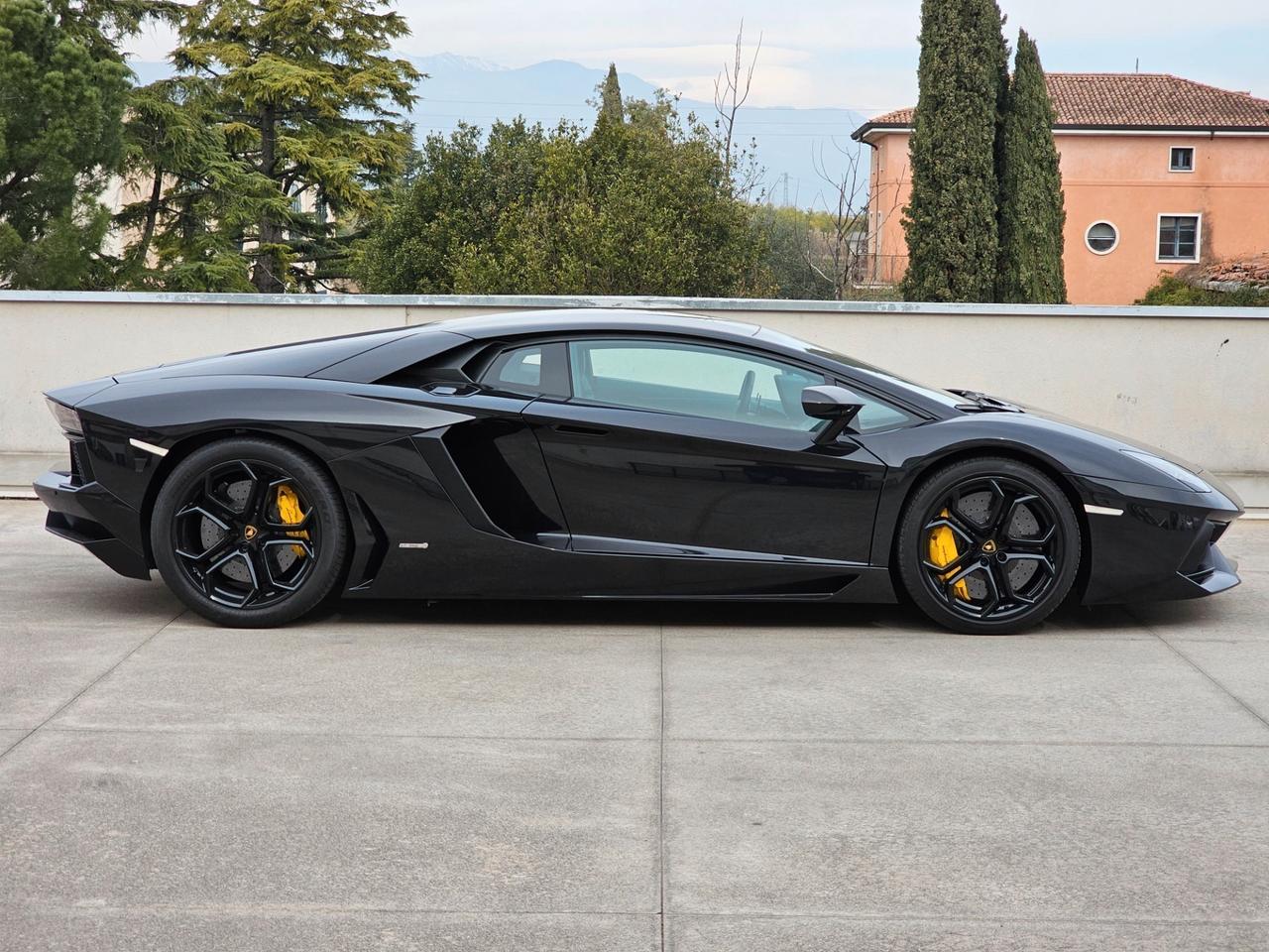 Lamborghini Aventador 6.5 V12 LP700-4