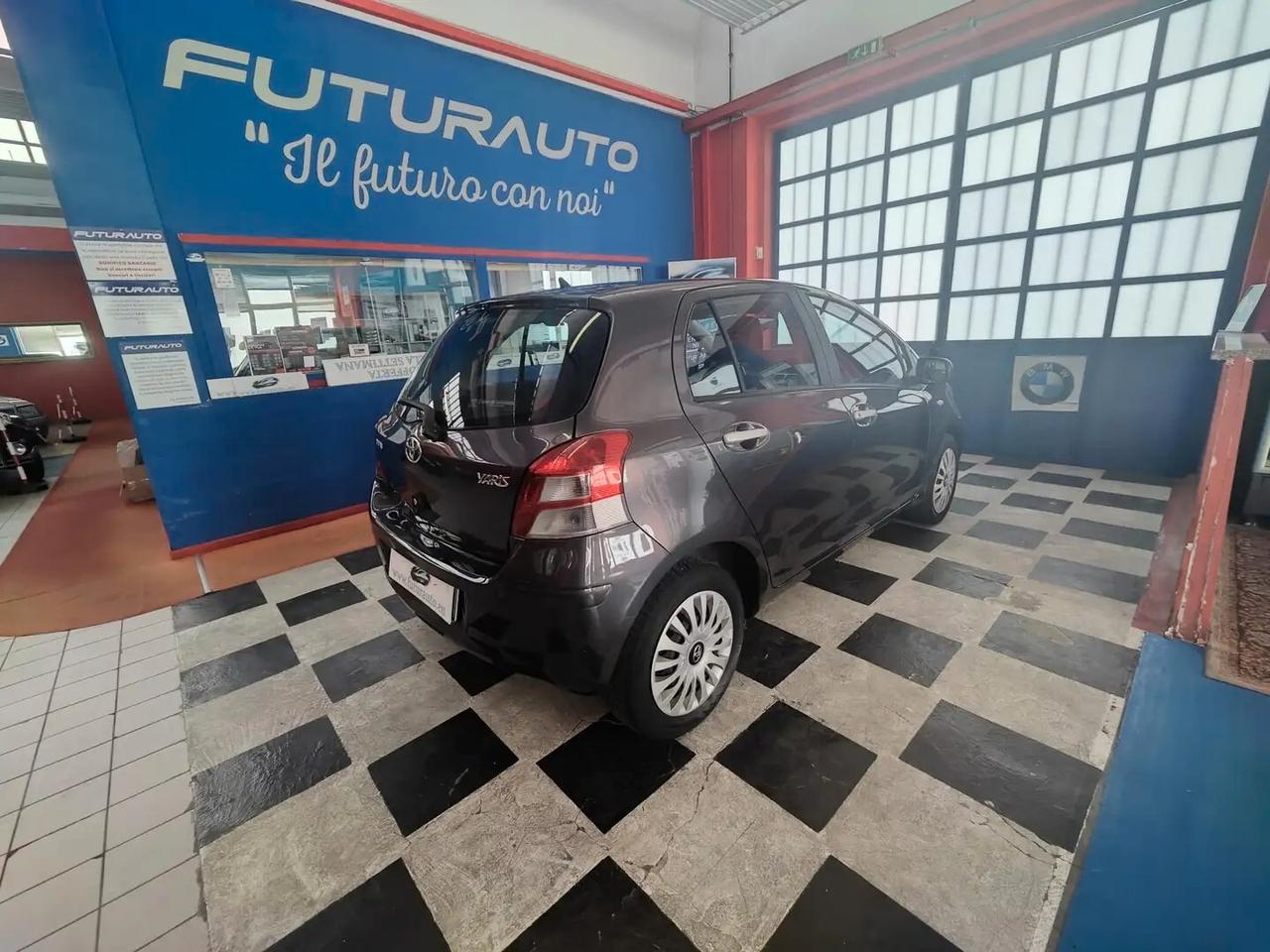 Toyota Yaris 1.0 5 porte Sol
