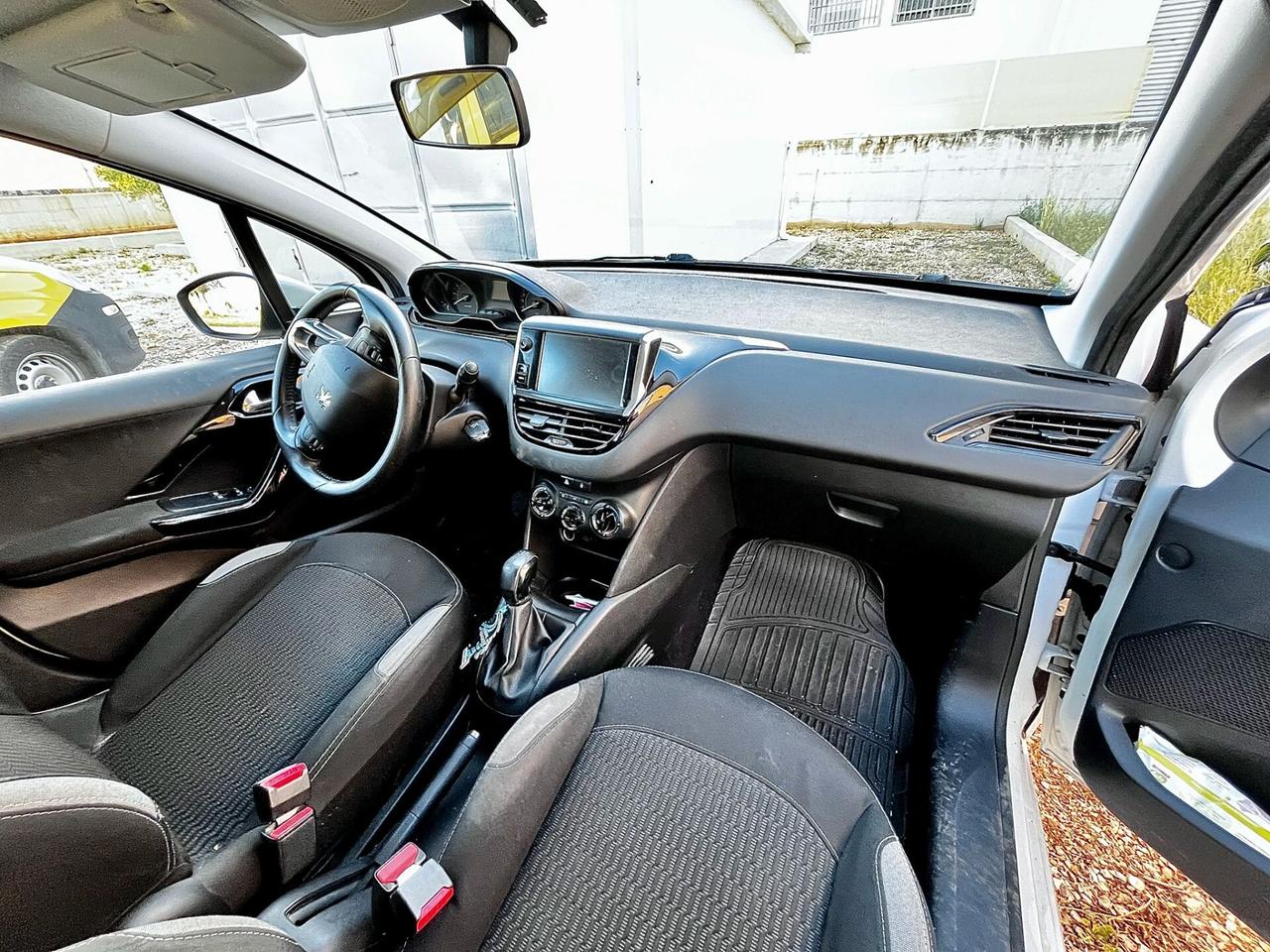 Peugeot 208 Puretech 2015 incidentata