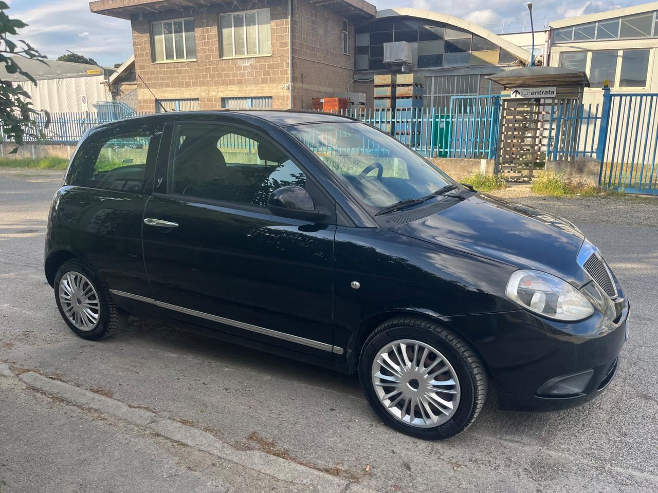 Lancia Ypsilon 1.2 69 CV Platinum 200.000 KM