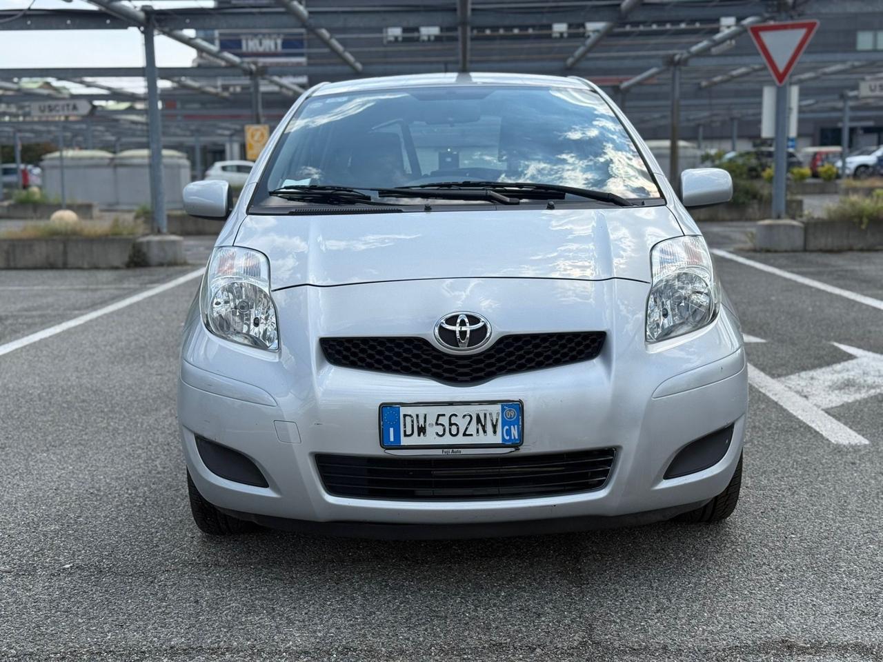 Toyota Yaris 1.0 5 porte Luxury pack