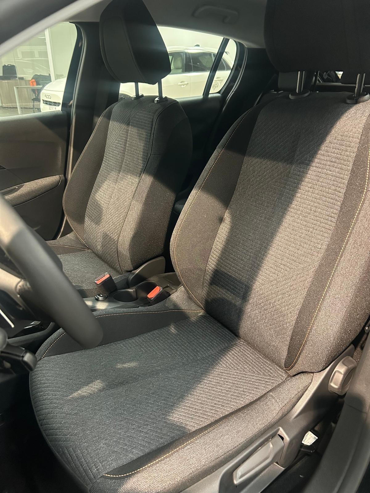 Peugeot 208 Hybrid 100 e-DCS6 Style