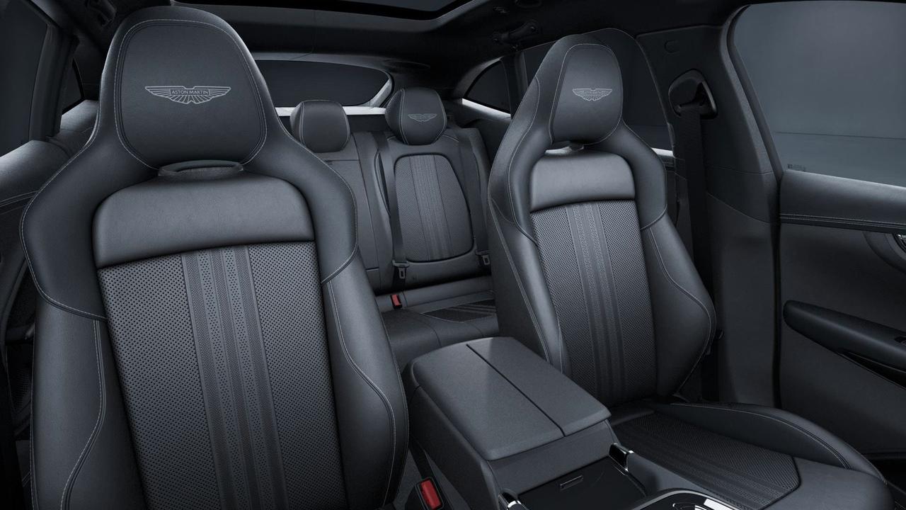 ASTON MARTIN DBX707 4.0