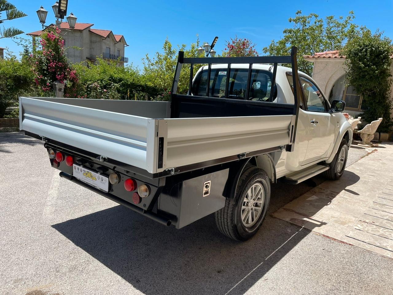 Mitsubishi L200 2.5 DID Intense 4X4 SINGLE CAB 4 Posti Con Cassone