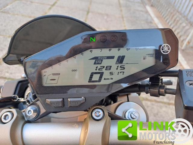 YAMAHA MT-09 .