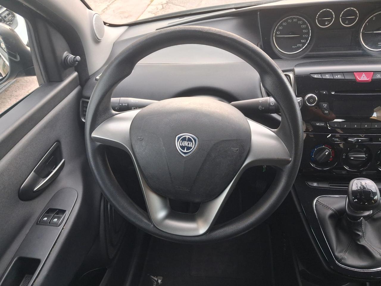 LANCIA YPSILON 1.2 BENZINA 69CVBLACK EDITION