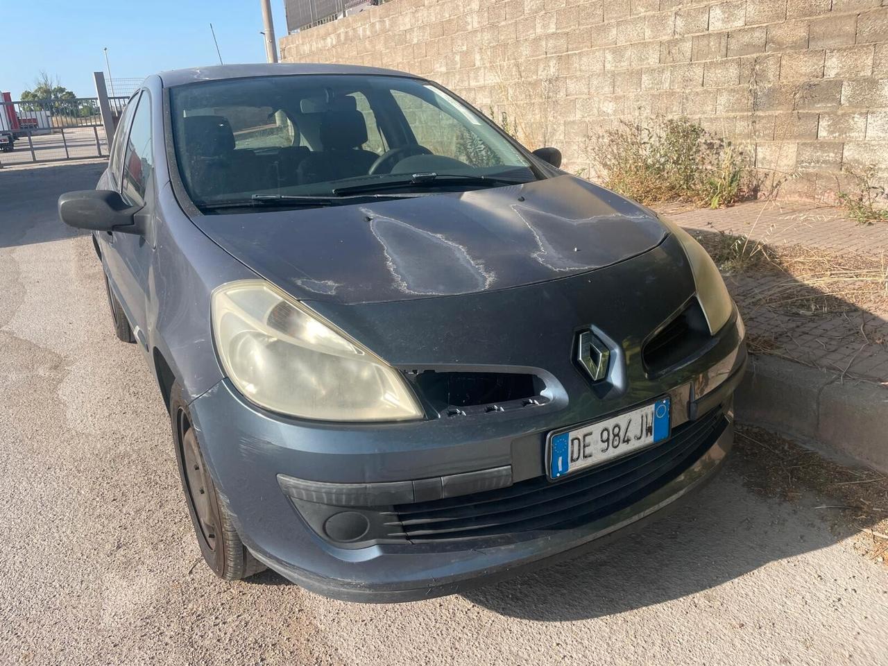 Renault Clio BENZINA NEOPATENTATI