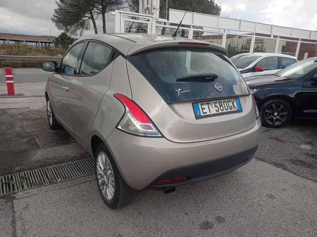 Lancia Ypsilon 1.2 69 CV 5 porte GPL di serie Ecochic Gold