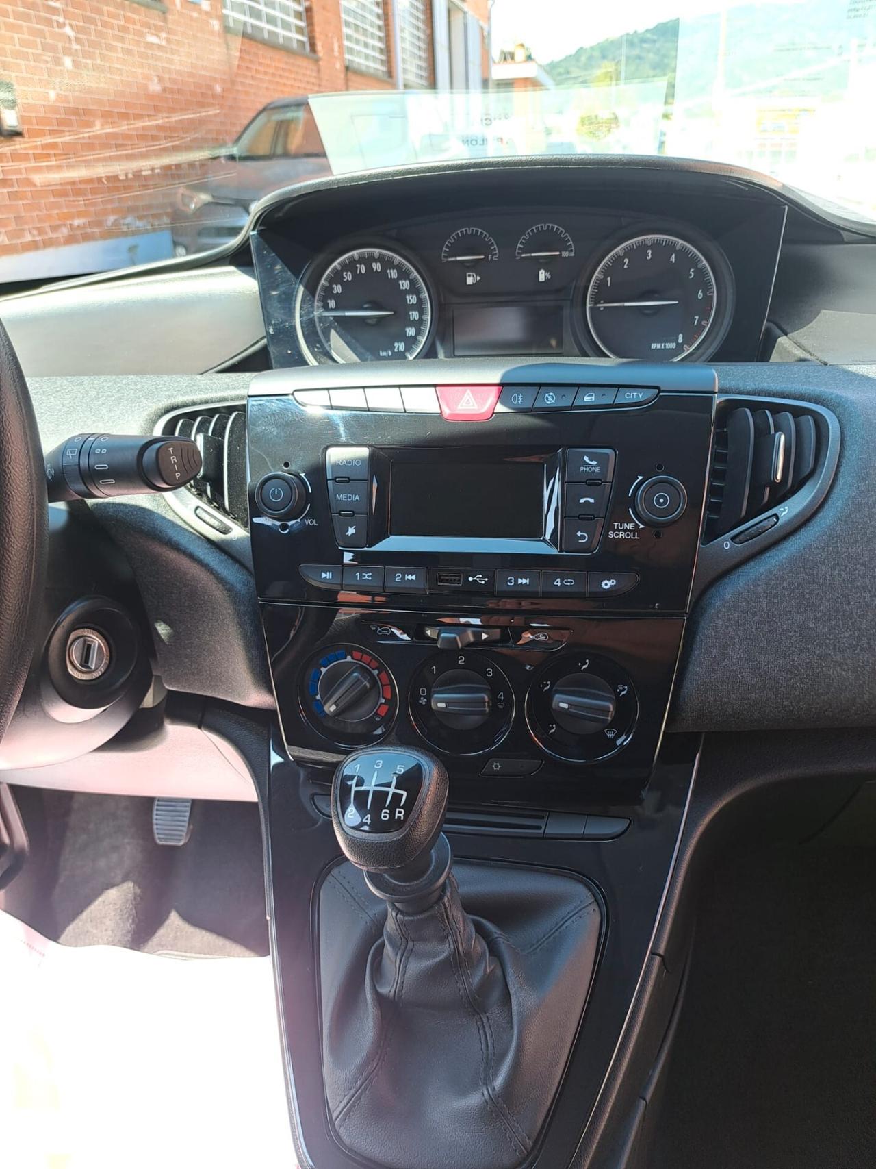 Lancia Ypsilon 1.0 FireFly 5 porte S&S Hybrid Ecochic Silver PREZZO SENZA VINCOLI