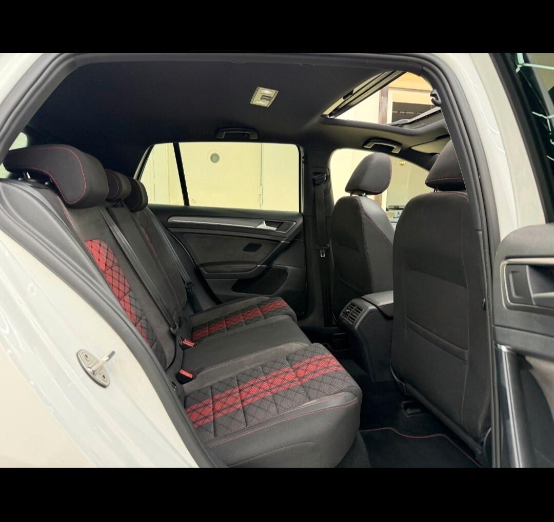 Volkswagen Golf GTI 2.0 TSI TCR DSG