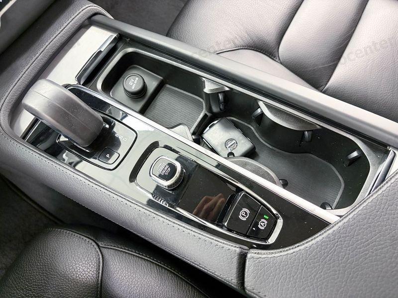Volvo XC90 XC90 B5 (d) 235CV AWD GEARTRONIC 5 POSTI MOMENTUM PRO