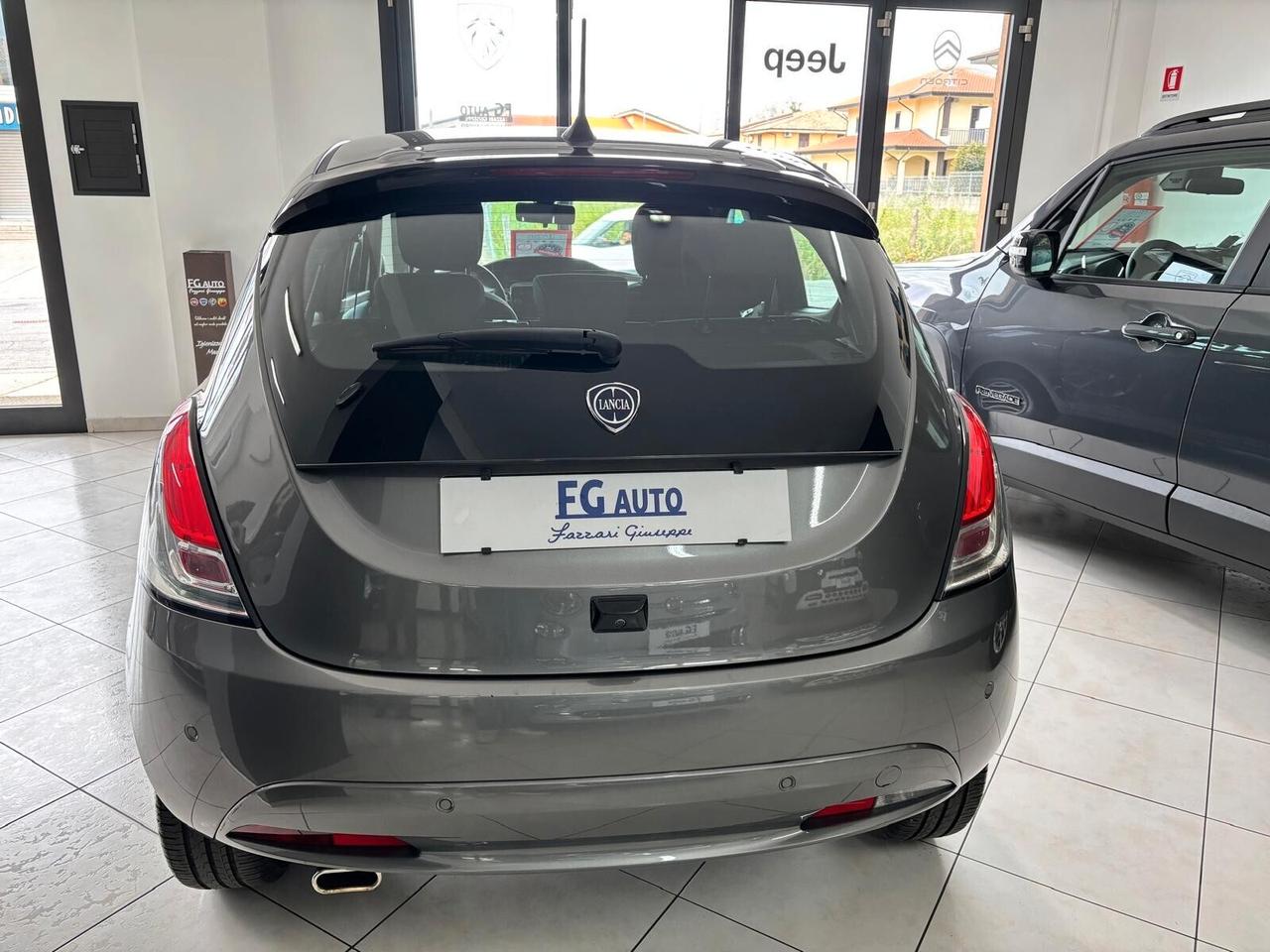Lancia Ypsilon 1.0 FireFly 5 porte S&S Hybrid Platino