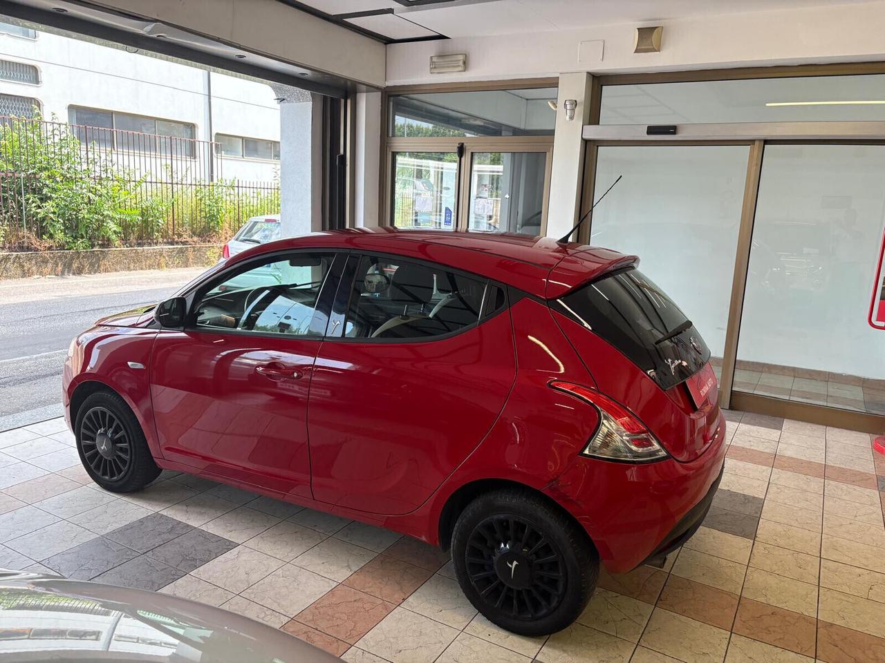 Lancia Ypsilon 1.2 69 CV 5 porte Elefantino