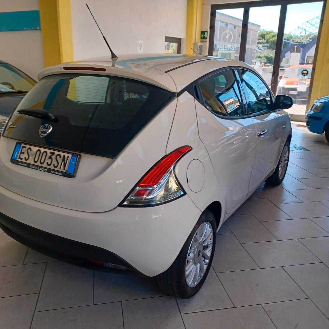 NEOPATENTATI LANCIA YPSILON 1.2 OTTIMO STATO