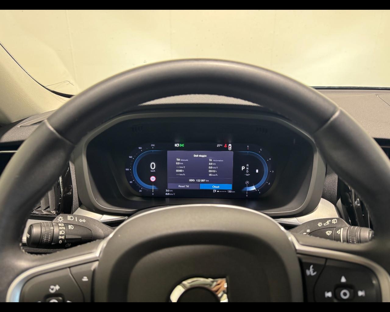 VOLVO XC60 B4 MOMENTUM PRO AUTO