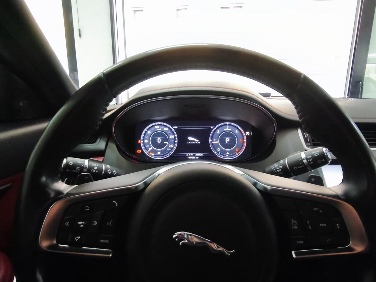 Jaguar E-Pace 2.0D 240 CV AWD aut. R-Dynamic HSE