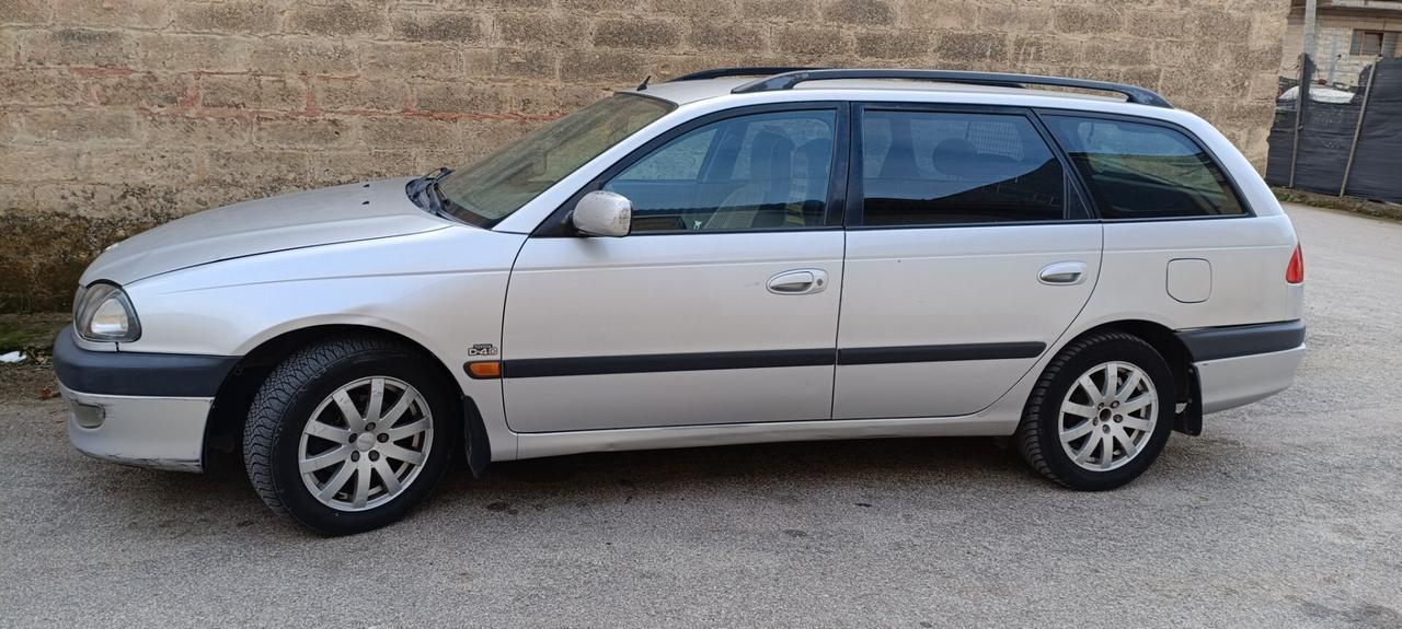 Toyota Avensis 2.0 Tdi D-4D cat Station Wagon Sol