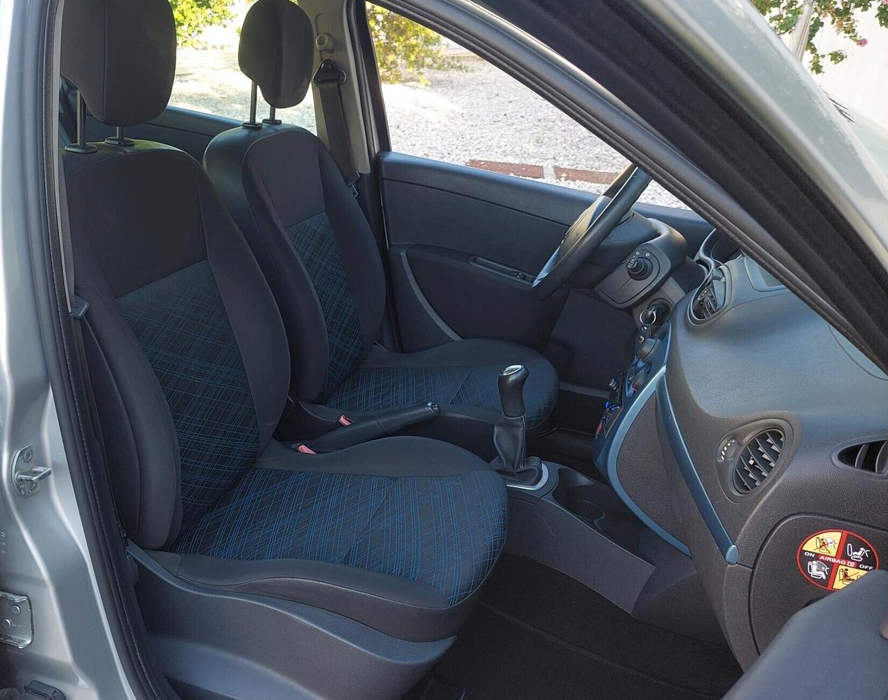 RENAULT CLIO 1.2 -PARI AL NUOVO-NEOPATENTATI