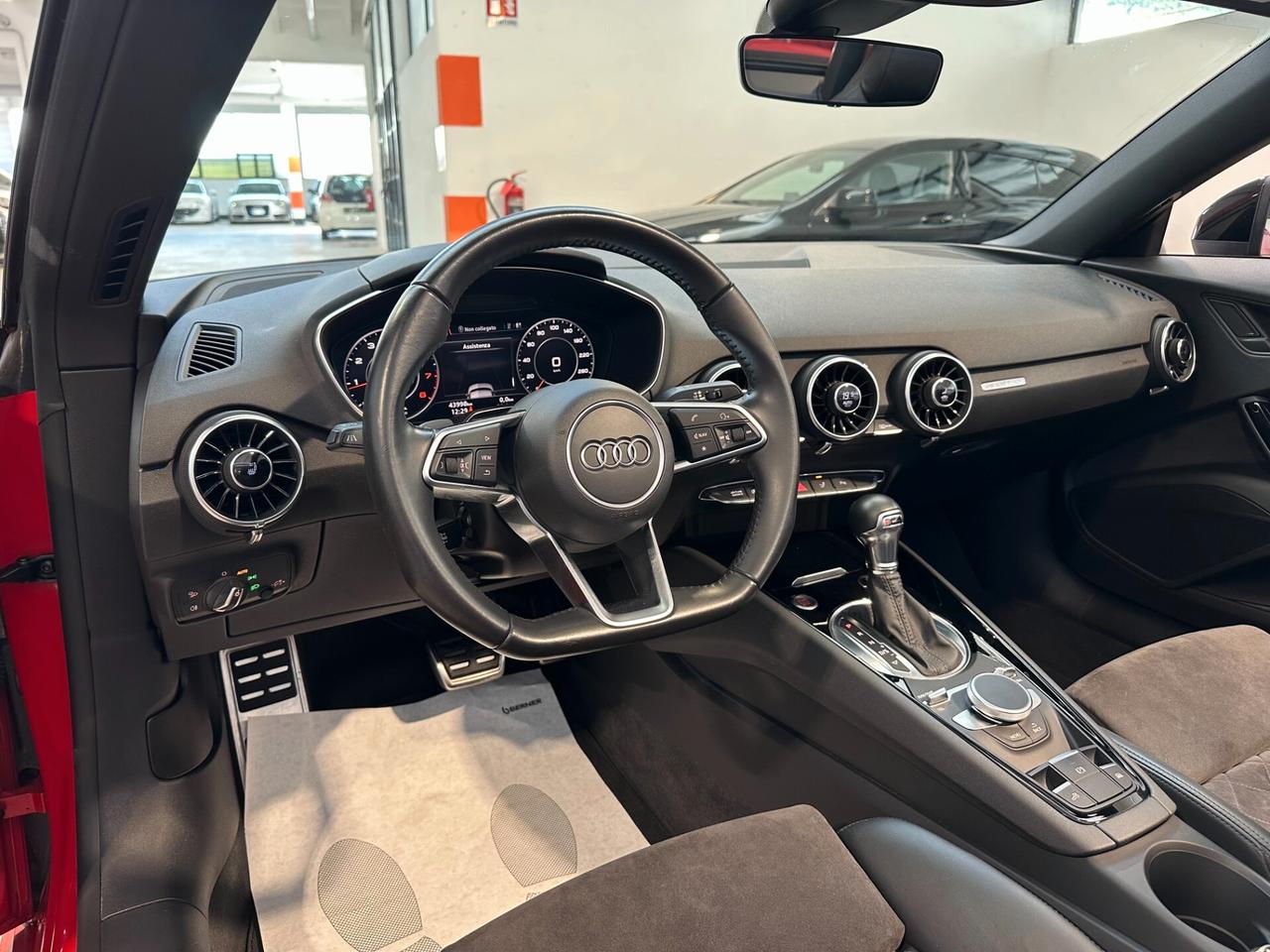 Audi TT Roadster 2.0 TFSI quattro S tronic line . UNI PROP.