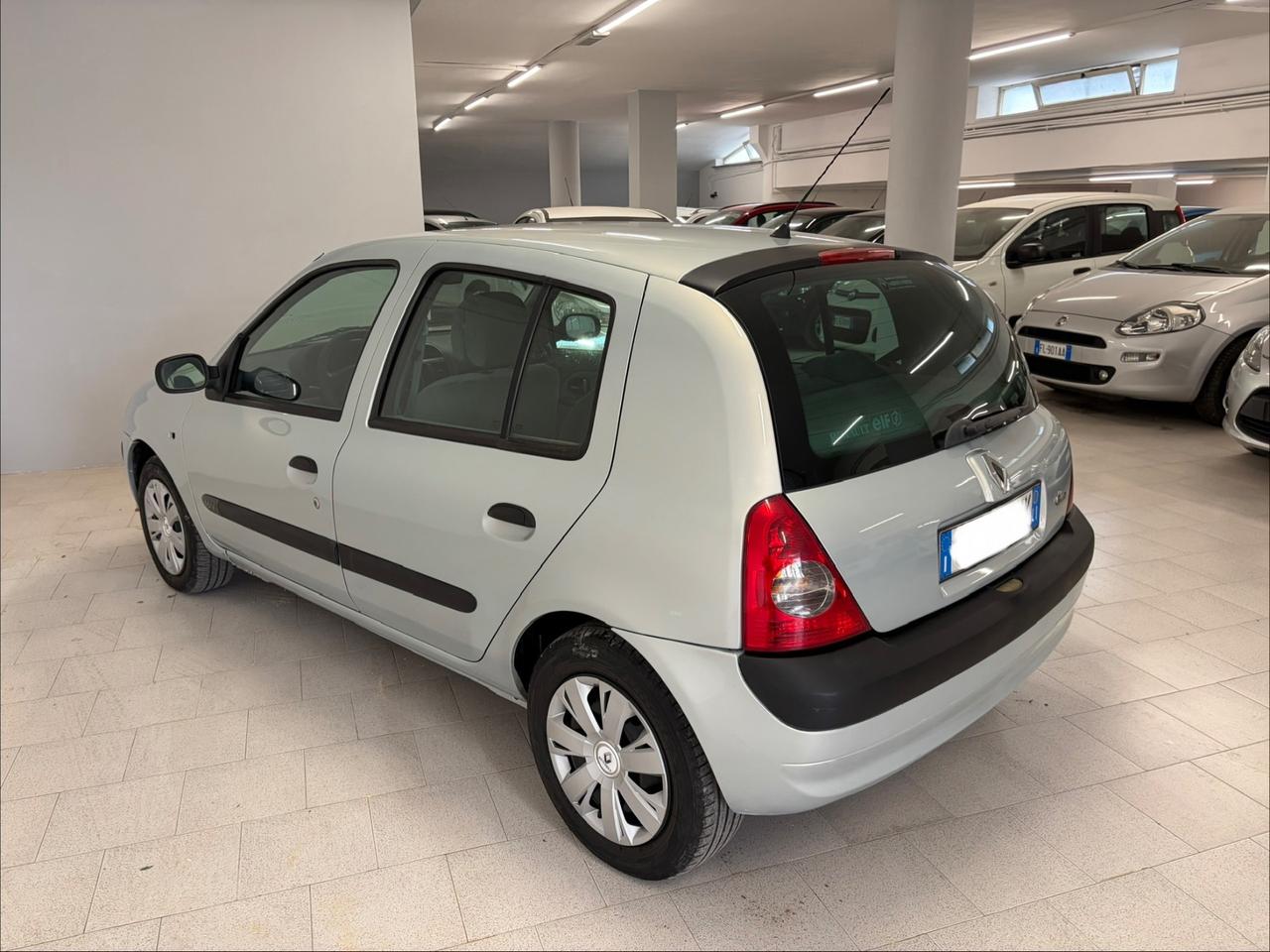 Renault Clio 1.2 16V cat 5 porte Privilège km 109.000 Nuova !