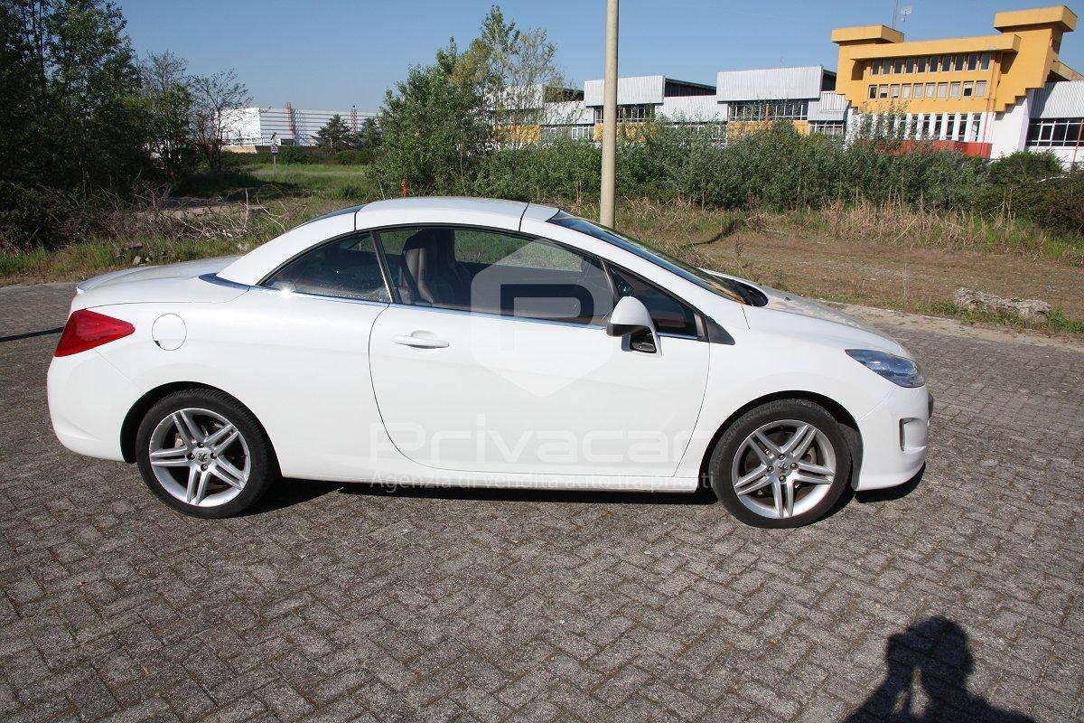 PEUGEOT 308 2.0 HDi 136CV CC aut. Féline